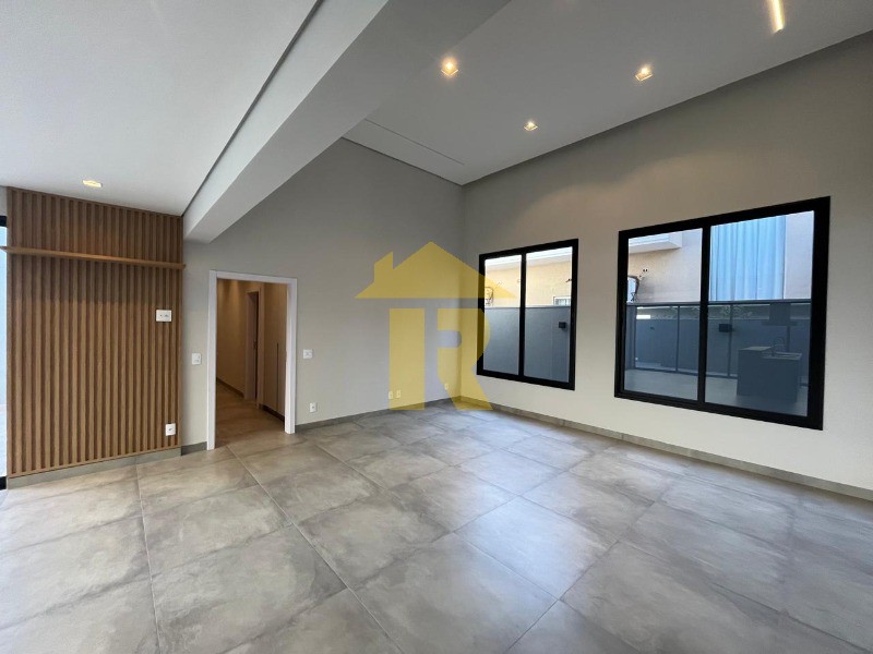 Casa de Condomínio com 3 quartos à venda, 240m² — foto 2 de 28