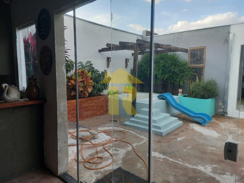 Casa com 3 quartos à venda, 300m² — foto 8 de 22