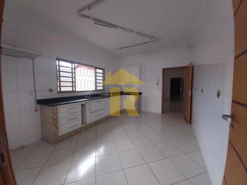 Casa com 3 quartos à venda e aluguel, 210m² — foto 25 de 46