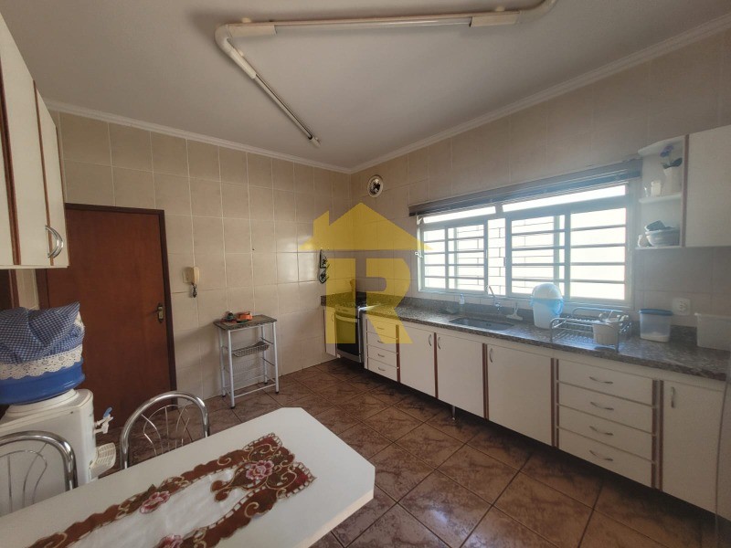 Casa com 3 quartos à venda, 330m² — foto 27 de 29