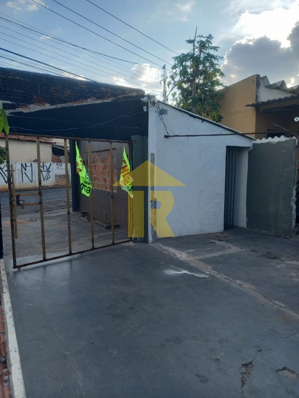 Casa com 3 quartos à venda, 300m² — foto 2 de 22