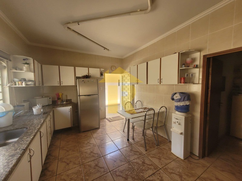 Casa com 3 quartos à venda, 330m² — foto 10 de 29