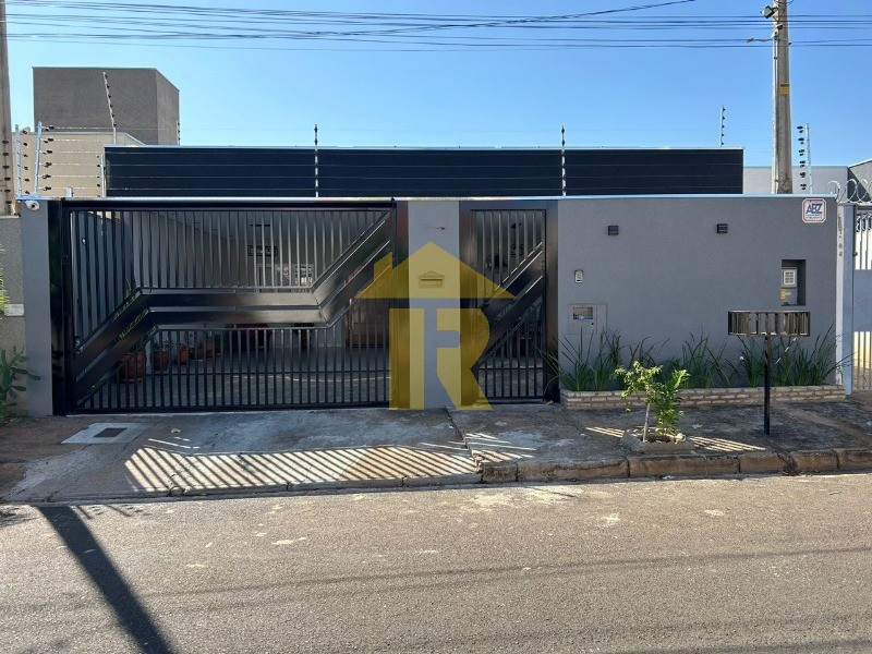 Casa com 3 quartos à venda, 170m² — foto 1 de 28