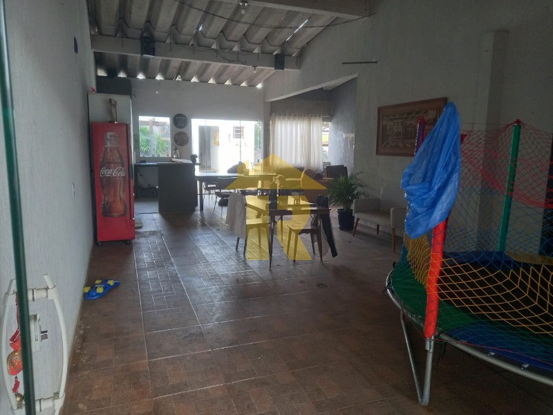 Casa com 3 quartos à venda, 300m² — foto 11 de 22