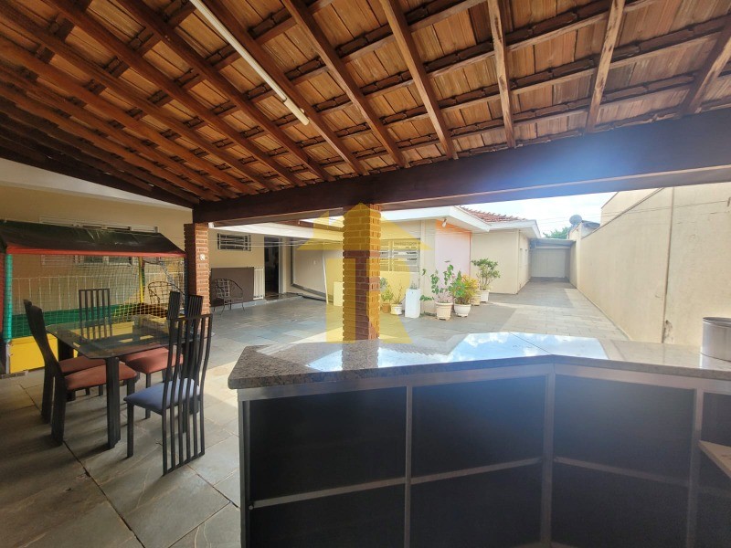 Casa com 3 quartos à venda, 330m² — foto 19 de 29