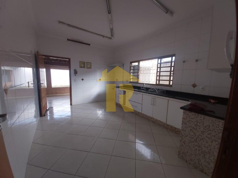 Casa com 3 quartos à venda e aluguel, 210m² — foto 26 de 46
