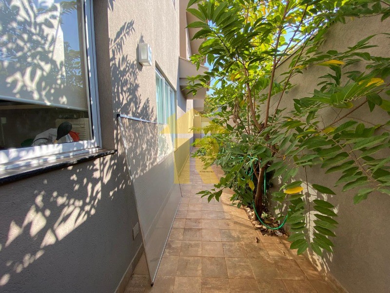 Casa de Condomínio com 3 quartos à venda, 300m² — foto 27 de 28