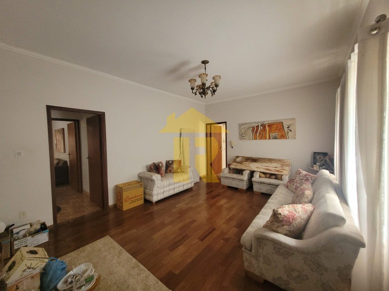 Casa com 3 quartos à venda, 330m² — foto 4 de 29