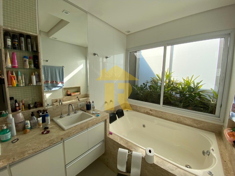 Casa de Condomínio com 3 quartos à venda, 300m² — foto 12 de 28