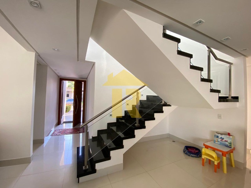 Casa de Condomínio com 3 quartos à venda, 300m² — foto 4 de 28
