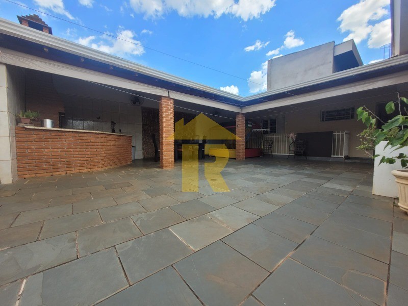 Casa com 3 quartos à venda, 330m² — foto 18 de 29