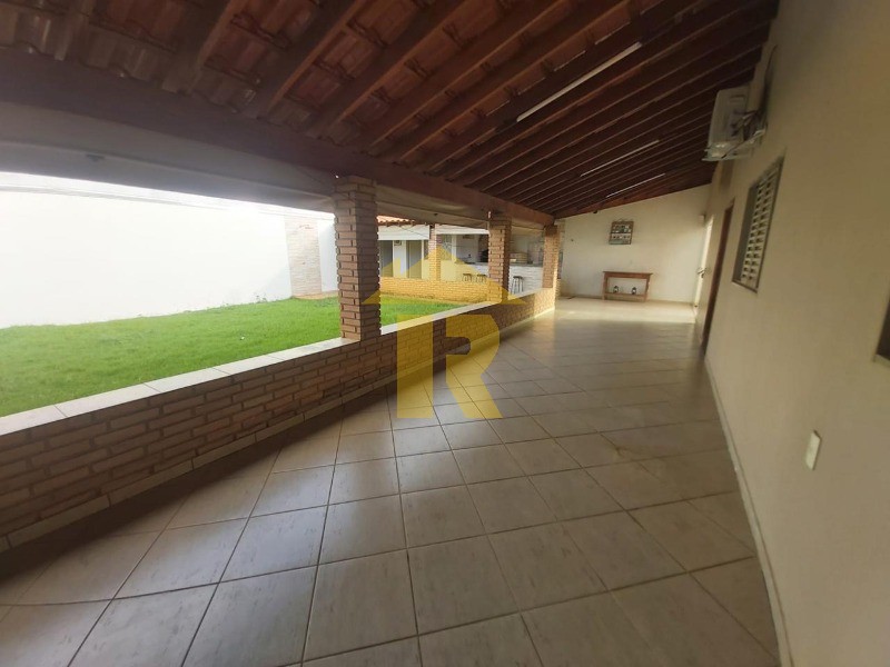 Casa com 3 quartos à venda e aluguel, 210m² — foto 43 de 46