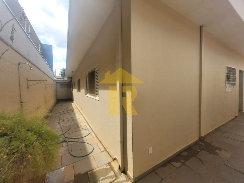 Casa com 3 quartos à venda, 330m² — foto 17 de 29