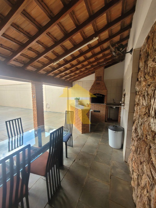 Casa com 3 quartos à venda, 330m² — foto 20 de 29