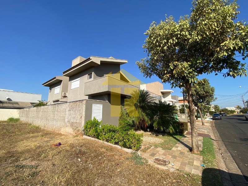 Casa de Condomínio com 3 quartos à venda, 300m² — foto 3 de 28