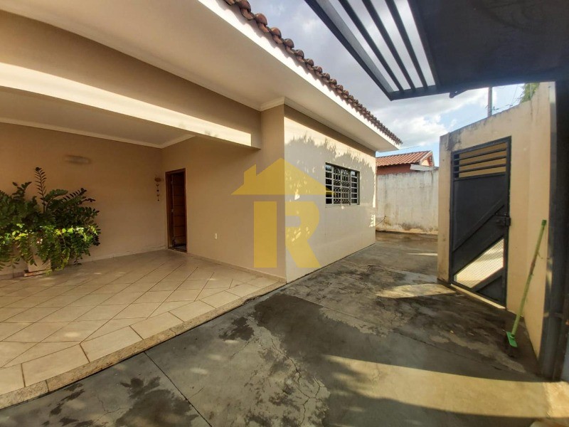 Casa com 3 quartos à venda e aluguel, 210m² — foto 3 de 46