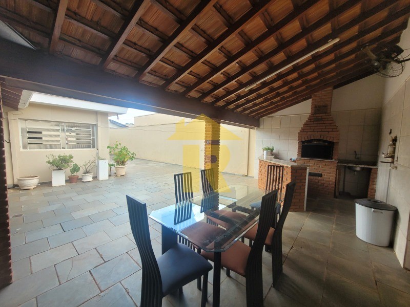Casa com 3 quartos à venda, 330m² — foto 21 de 29