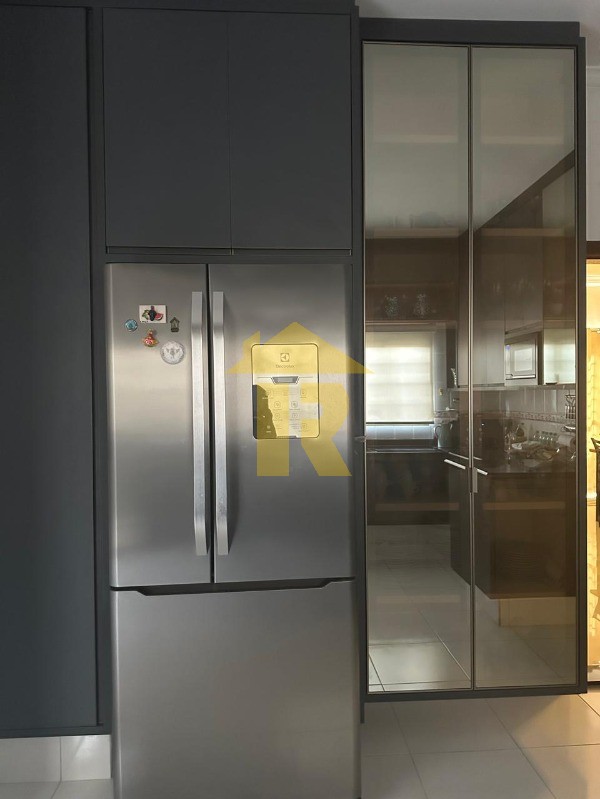 Casa com 3 quartos à venda, 250m² — foto 8 de 17