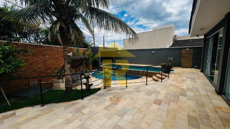Casa de Condomínio com 4 quartos à venda, 560m² — foto 1 de 40