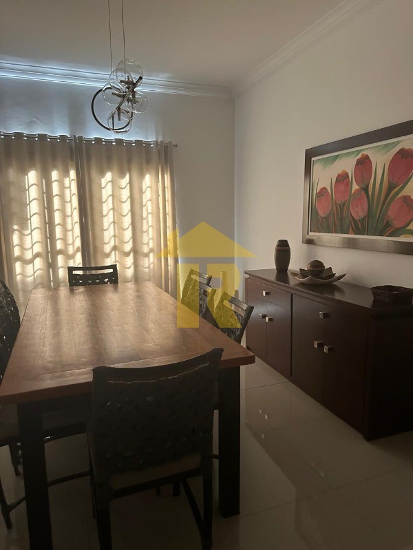 Casa com 3 quartos à venda, 250m² — foto 3 de 17
