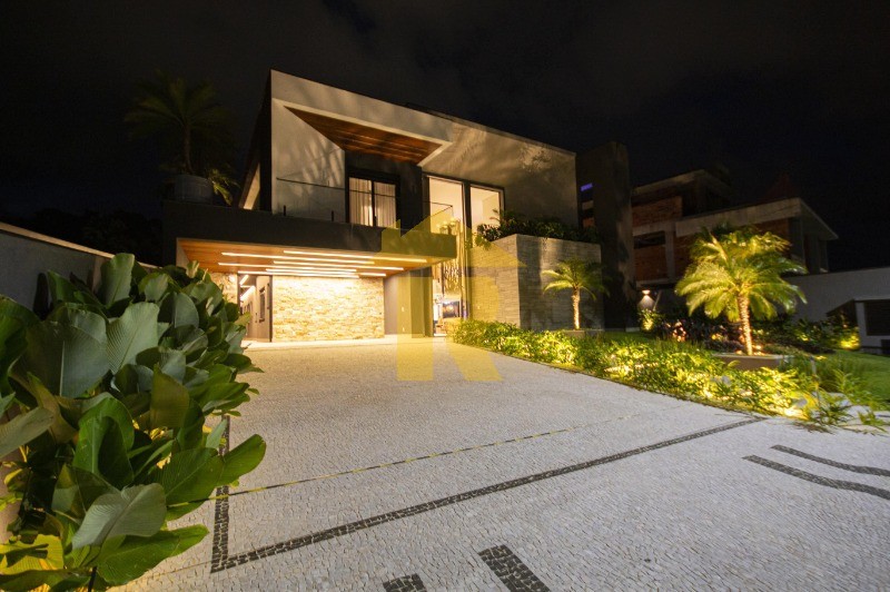 Casa com 6 quartos à venda — foto 1 de 95