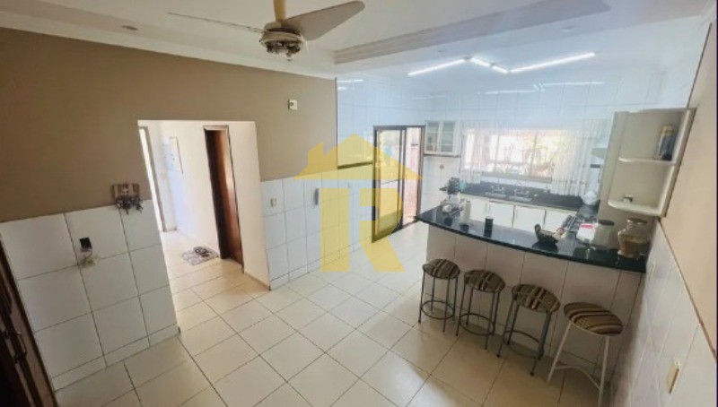 Casa de Condomínio com 5 quartos à venda e aluguel, 600m² — foto 28 de 30