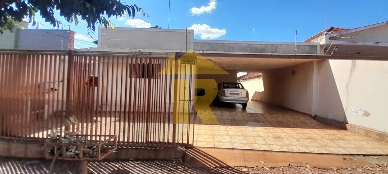 Casa com 2 quartos à venda, 300m² — foto 1 de 29