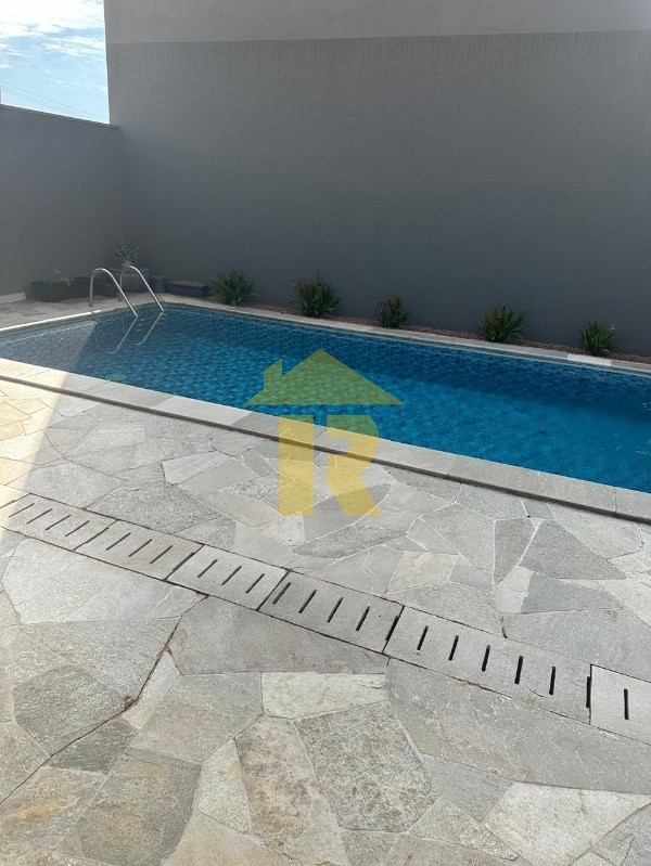 Casa com 3 quartos à venda, 250m² — foto 13 de 17