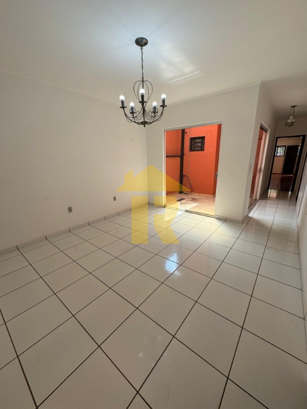 Casa com 3 quartos à venda, 258m² — foto 11 de 13