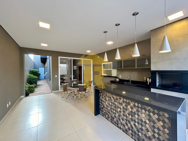 Casa de Condomínio com 3 quartos à venda, 240m² — foto 14 de 19