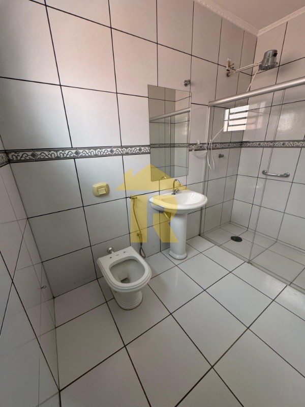 Casa com 3 quartos à venda, 258m² — foto 9 de 13