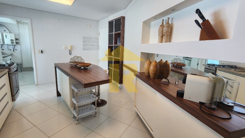 Apartamento com 4 quartos à venda, 240m² — foto 31 de 50
