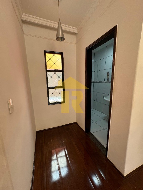 Casa com 3 quartos à venda, 258m² — foto 8 de 13