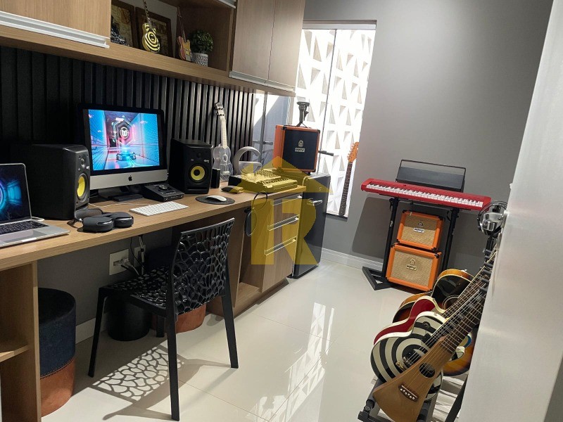Casa de Condomínio com 3 quartos à venda, 235m² — foto 4 de 17