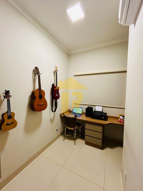Casa de Condomínio com 3 quartos à venda, 240m² — foto 3 de 19