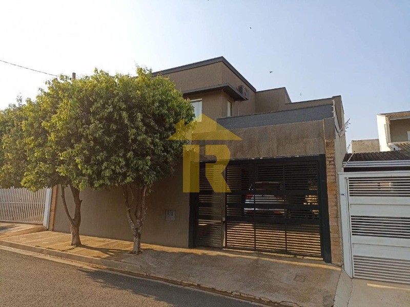 Casa com 3 quartos à venda, 167m² — foto 1 de 36