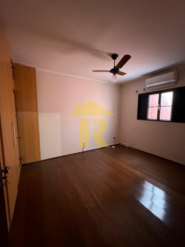 Casa com 3 quartos à venda, 258m² — foto 4 de 13