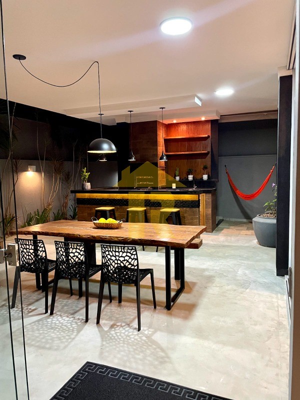 Casa de Condomínio com 3 quartos à venda, 235m² — foto 10 de 17