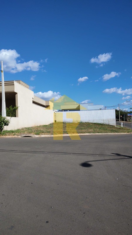 Terreno / Lote / Condomínio  à venda, 257m² — foto 1 de 12