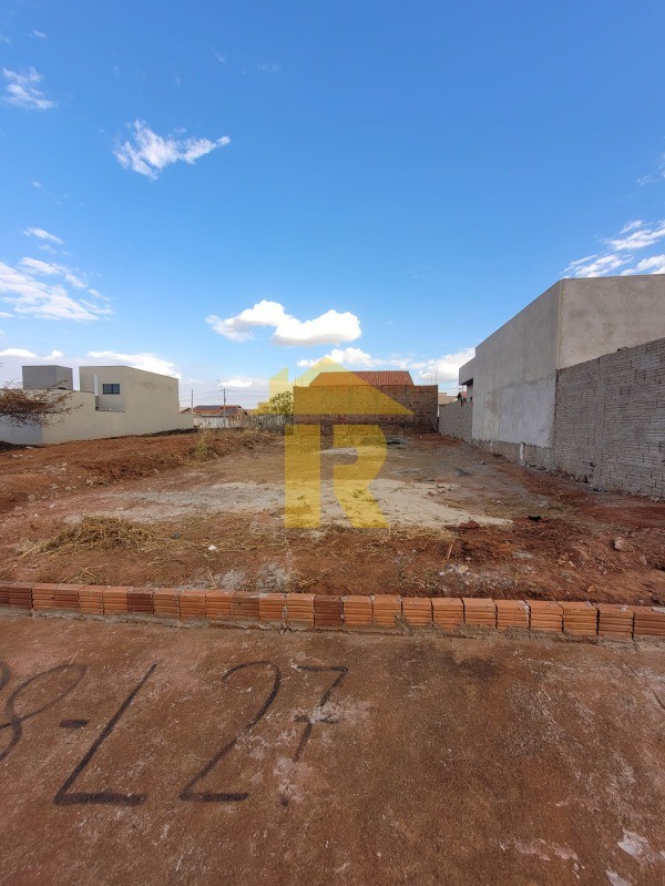 Terreno / Lote / Condomínio  à venda, 200m² — foto 2 de 2
