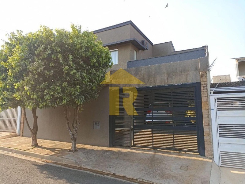 Casa com 3 quartos à venda, 167m² — foto 2 de 36