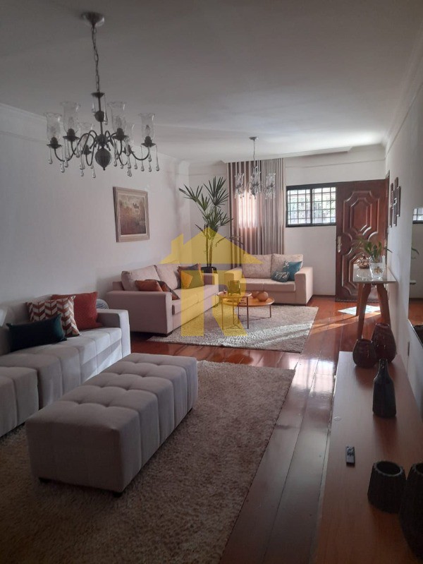Casa com 3 quartos à venda, 258m² — foto 1 de 13