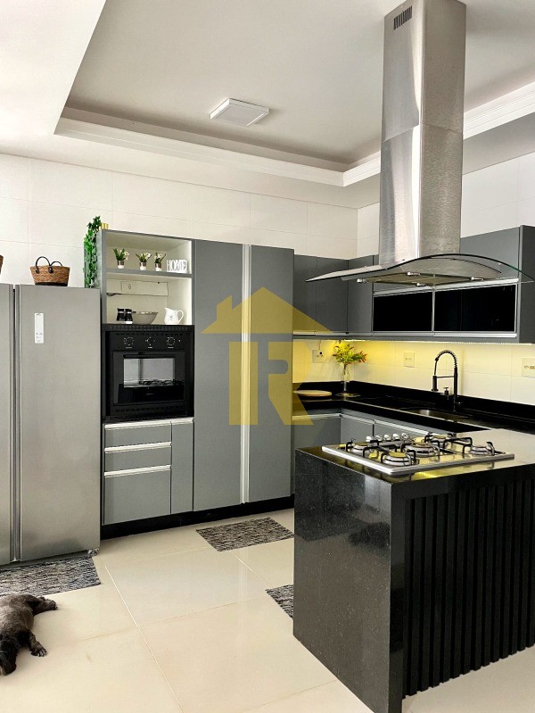 Casa de Condomínio com 3 quartos à venda, 235m² — foto 9 de 17