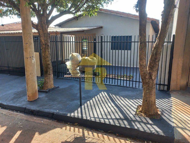 Casa com 2 quartos à venda, 147m² — foto 2 de 16