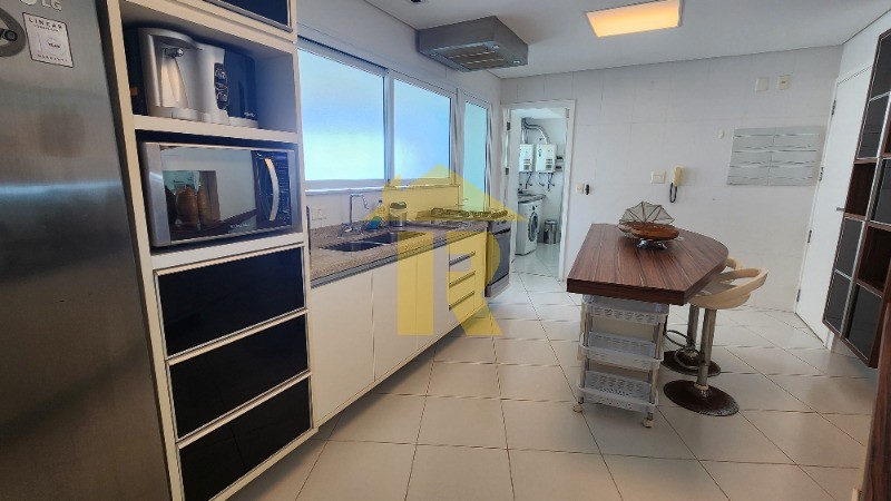 Apartamento com 4 quartos à venda, 240m² — foto 30 de 50