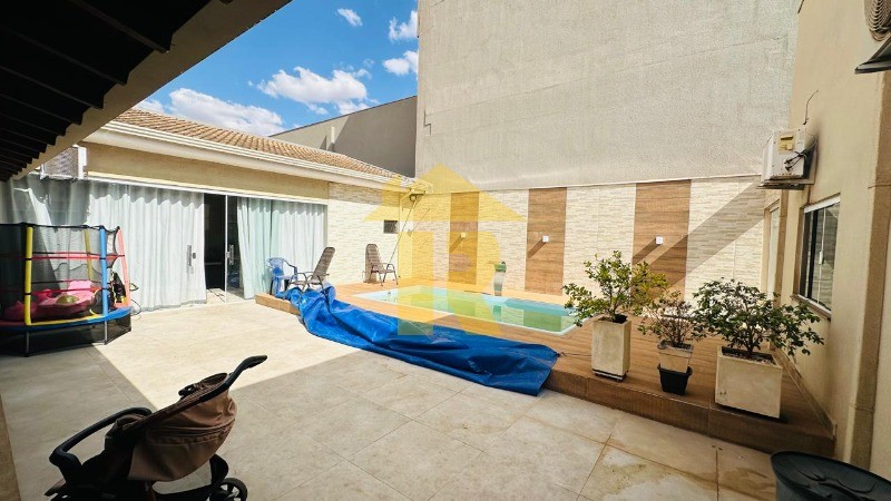 Casa com 3 quartos à venda, 260m² — foto 1 de 13