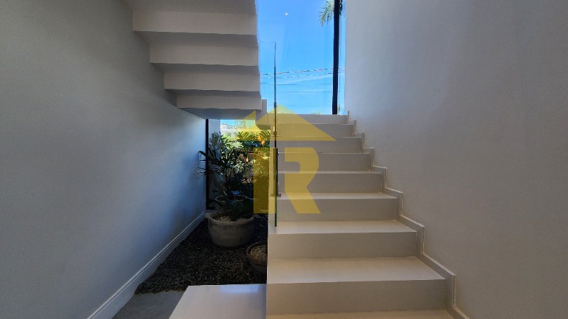 Casa com 6 quartos à venda — foto 24 de 43