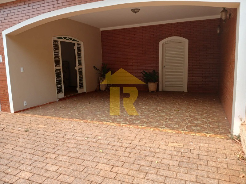 Casa com 3 quartos à venda, 200m² — foto 2 de 28