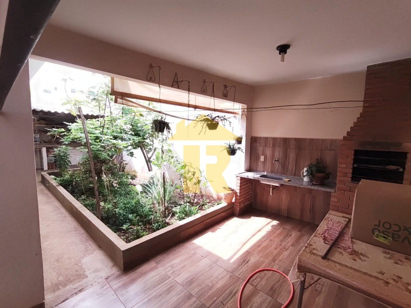 Casa com 3 quartos à venda, 228m² — foto 15 de 15