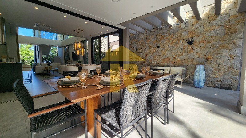 Casa com 6 quartos à venda — foto 17 de 43